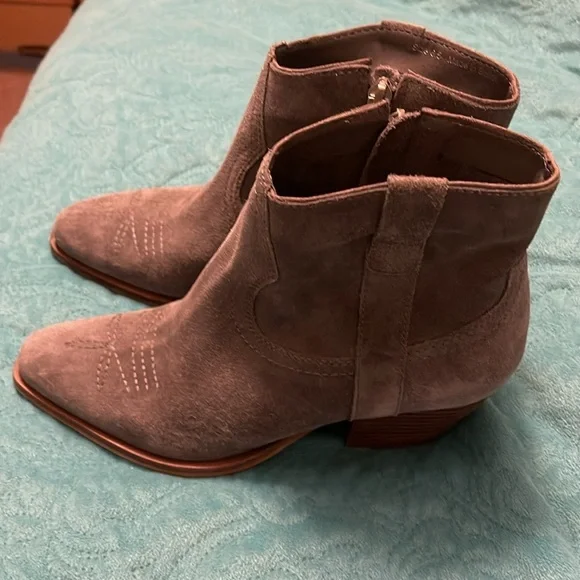 Dolce Vita pointed toes Silma Ankle Boot suede NWOT women’s sz 6.5 Brazil made - Picture 5 of 14